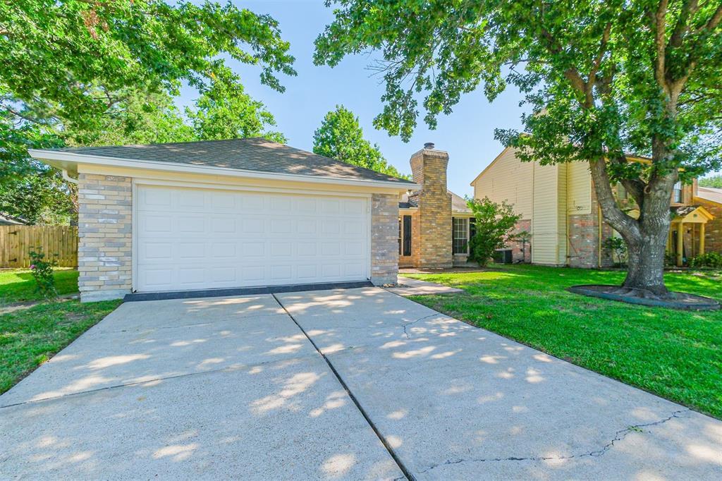 12326 Flaxen Dr in Houston, TX - Building Photo