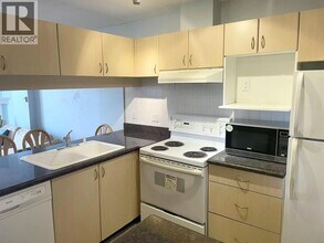6611 Cooney Rd. in Richmond, BC - Building Photo - Building Photo