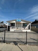 239 E 104th St in Los Angeles, CA - Building Photo