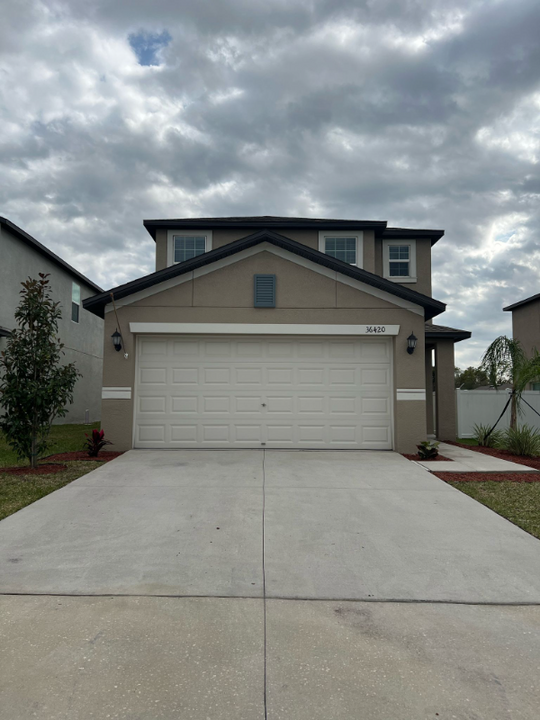 36420 Garden Wall Wy in Zephyrhills, FL - Building Photo