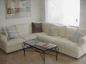 1872 NE 46th St-Unit -D7 in Fort Lauderdale, FL - Foto de edificio - Building Photo