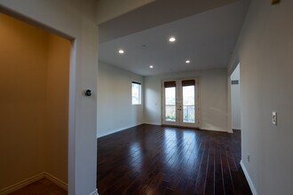 1259 Gonzales Rd in Simi Valley, CA - Foto de edificio - Building Photo