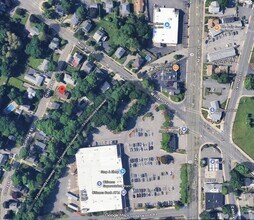 39 Cottage St in Stoneham, MA - Building Photo - Building Photo