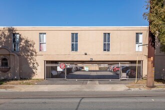 Bella Vista in El Cajon, CA - Building Photo - Building Photo