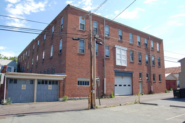 Elliott Place Apartments in Pottstown, PA - Building Photo - Building Photo