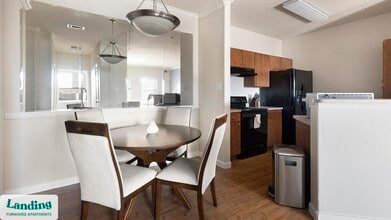 1215 W Slaughter Ln, Unit 2034 in Austin, TX - Foto de edificio - Building Photo