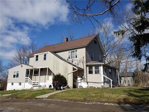 12550 Claridon Troy Rd in Chardon, OH - Building Photo - Building Photo