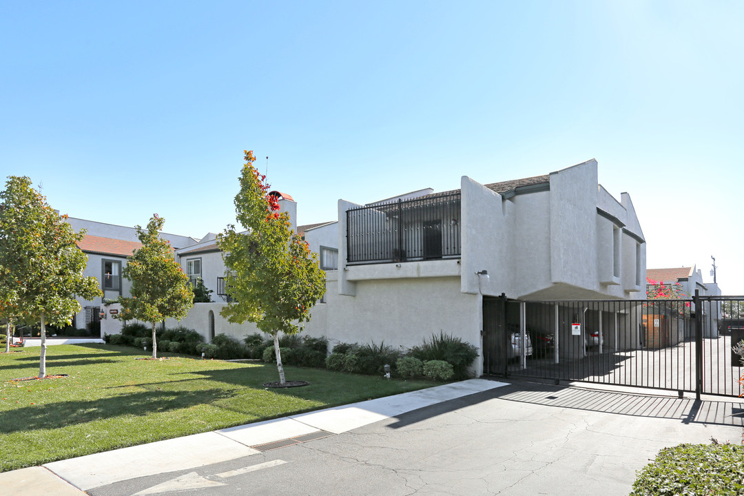 Linda Vista Apartments in Arcadia, CA - Building Photo