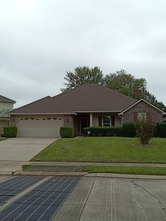 1605 Winchester Dr in Bossier City, LA - Foto de edificio