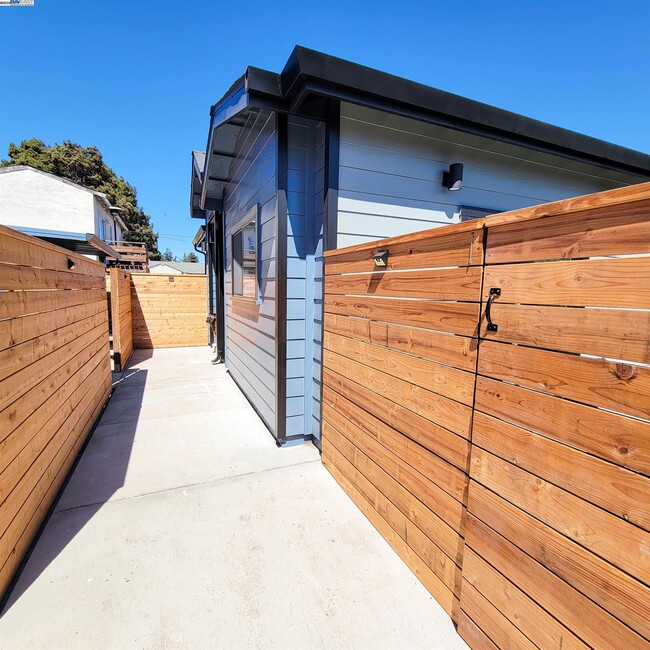 110 S 37th St in Richmond, CA - Building Photo - Building Photo