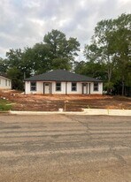 224 Travis St in Nacogdoches, TX - Building Photo