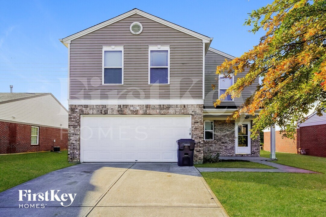 959 Shenandoah Way in Greenwood, IN - Foto de edificio