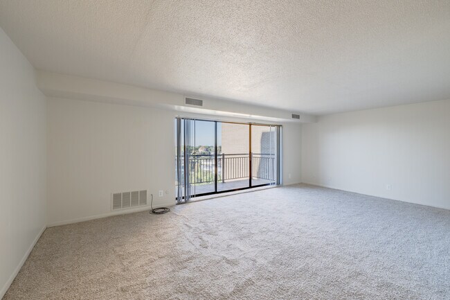 North Park Place Apartments in Southfield, MI - Foto de edificio - Interior Photo