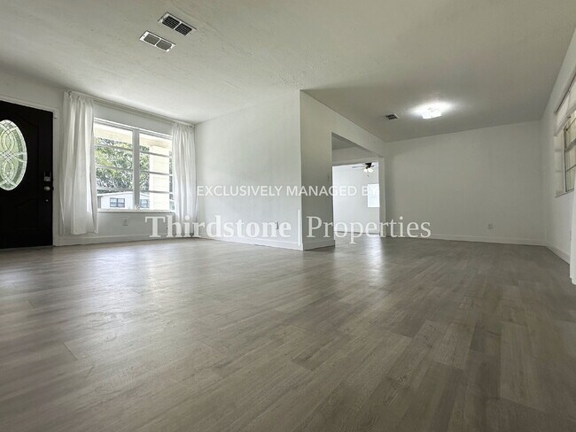 8105 Santillo Dr in Jacksonville, FL - Building Photo - Building Photo