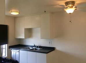 3861 Vinton Ave, Unit 207 in Culver City, CA - Building Photo - Building Photo