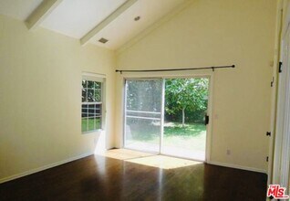 818 N Beverly Glen Blvd in Los Angeles, CA - Building Photo - Building Photo