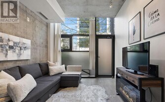 25 Stafford St in Toronto, ON - Building Photo