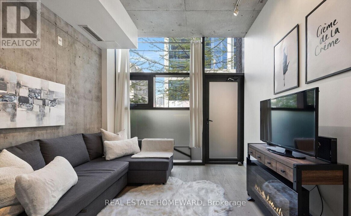 25 Stafford St in Toronto, ON - Building Photo