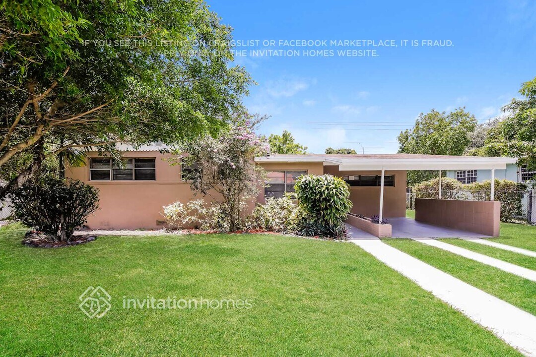 1120 NE 160th St in North Miami Beach, FL - Building Photo