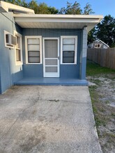 13 Sanford Ave-Unit -13 Sanford Ave Unit B, Debary, FL 32713 in Debary, FL - Foto de edificio - Building Photo