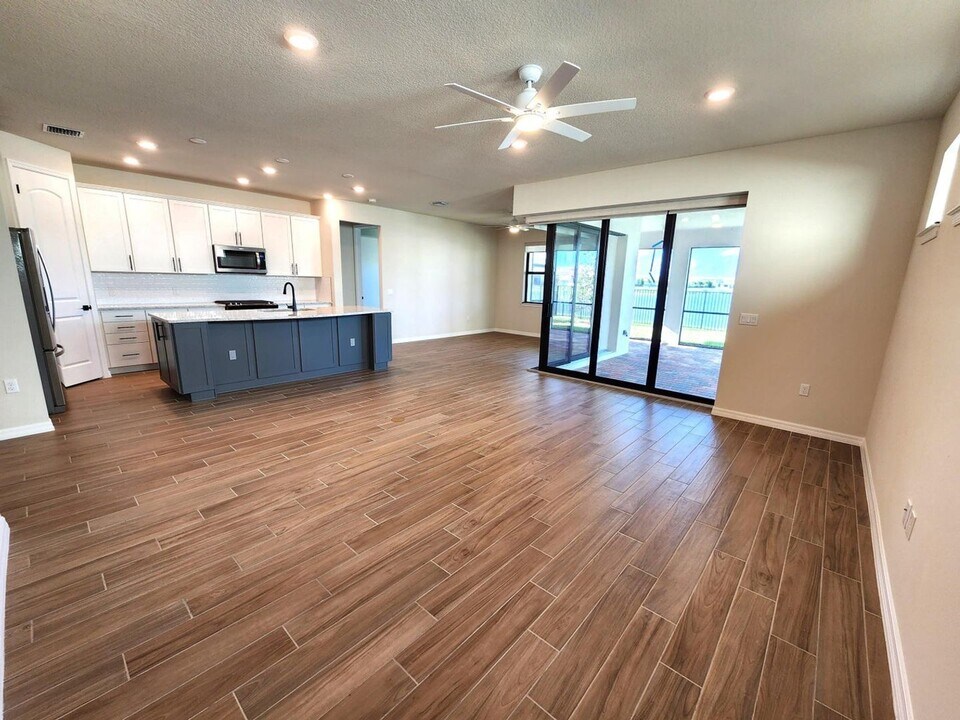 8295 Vaulting Dr in Greenacres, FL - Building Photo