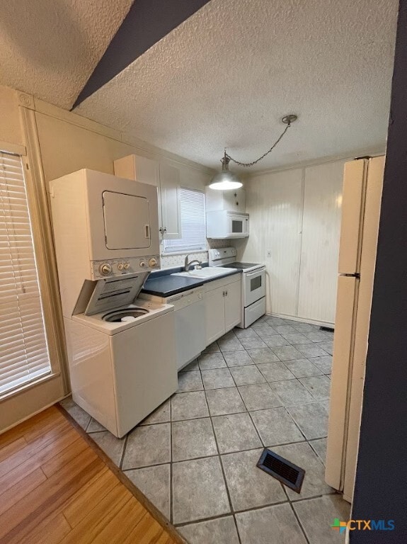 property at 1415 Glenn Dr