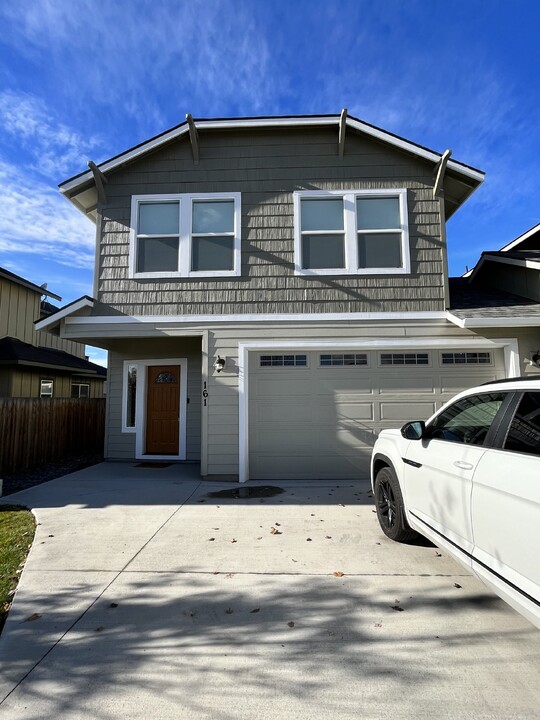 161 NW 29th St in Redmond, OR - Building Photo
