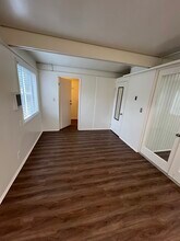 1944 Maple Ave, Unit B in Costa Mesa, CA - Foto de edificio - Building Photo