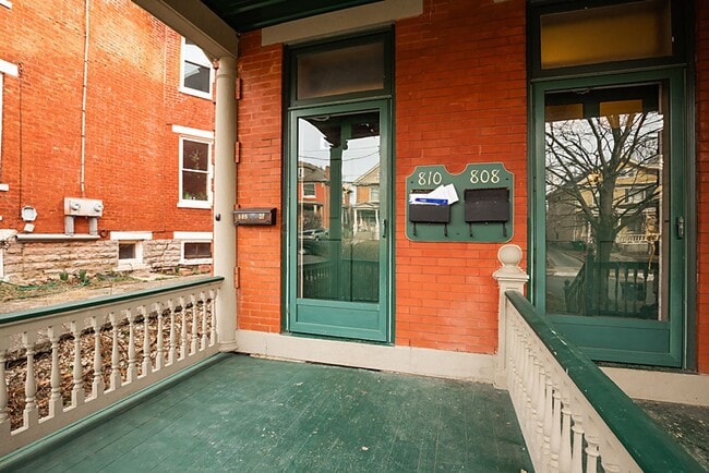 808-810 Academy Ave in Cincinnati, OH - Building Photo - Building Photo