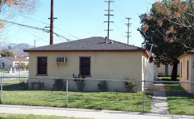 147 W 13th St in San Bernardino, CA - Foto de edificio - Building Photo