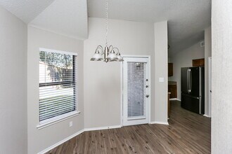 1040 W Hills Terrace in Saginaw, TX - Building Photo - Building Photo