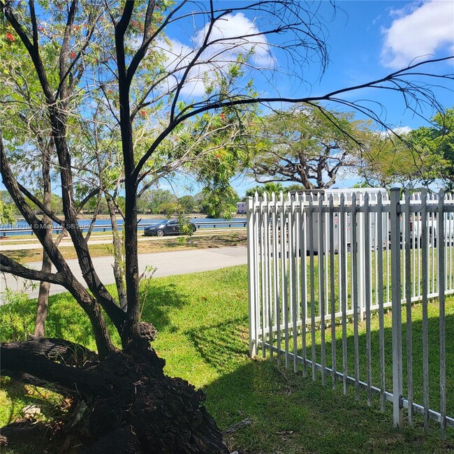 7670 SW 152nd Ave in Miami, FL - Building Photo - Building Photo