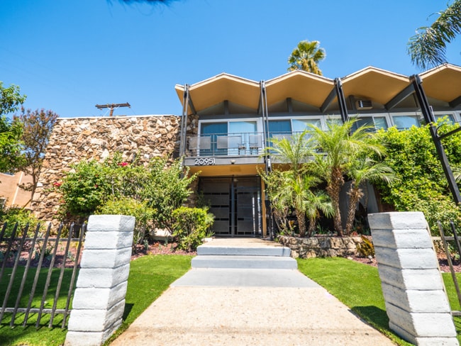 20951 Roscoe Blvd in Los Angeles, CA - Building Photo - Building Photo