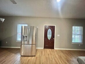 2734 Duncan Dr in Oyster Creek, TX - Building Photo - Building Photo