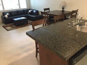 3730 Boettcher Dr, Unit 303 in Huntsville, TX - Foto de edificio - Building Photo