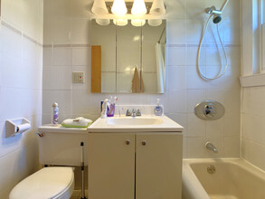 129 Oxford Rd, Unit 2 in Newton, MA - Building Photo - Building Photo