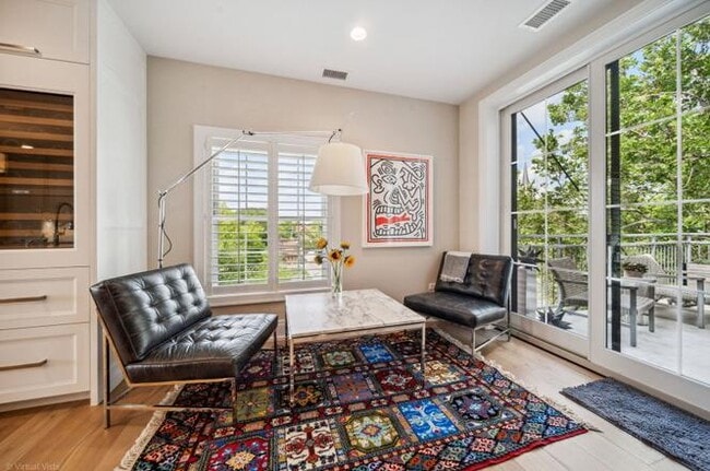 110 S Washington St in Naperville, IL - Building Photo - Building Photo