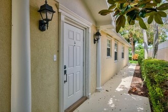 923 Magdalena Rd in Palm Beach Gardens, FL - Building Photo - Building Photo