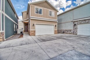 8636 N Cypress Alley in Eagle Mountain, UT - Building Photo