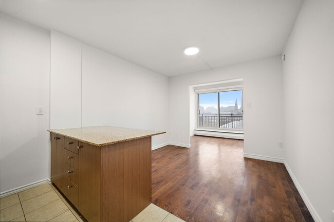 1180 Rue Du Fort