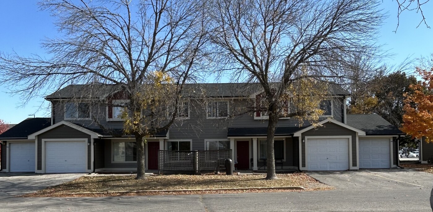 4304 Maricopa Dr in Ames, IA - Building Photo