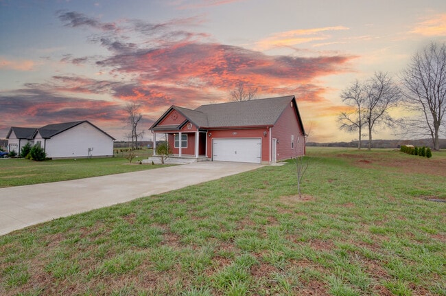 131 Riverbend Dr in Elkton, KY - Building Photo - Building Photo