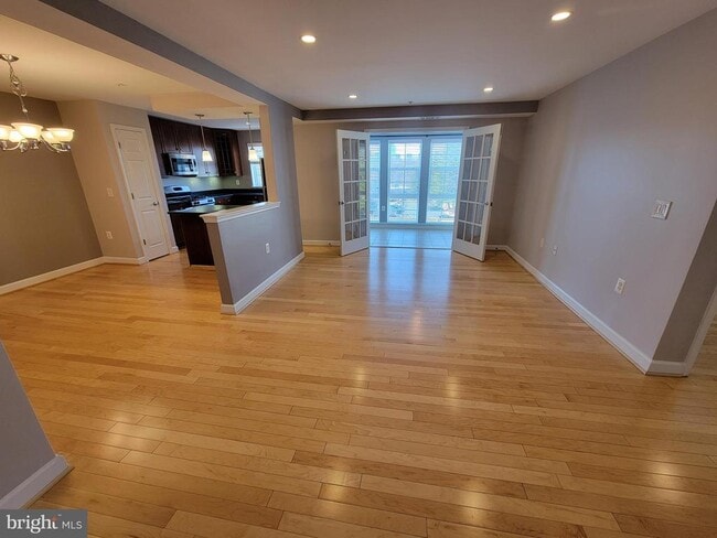 4151 S Four Mile Run Dr in Arlington, VA - Building Photo - Building Photo