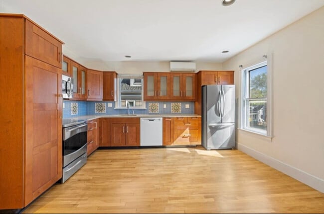 124 Boston Ave in Medford, MA - Building Photo - Building Photo