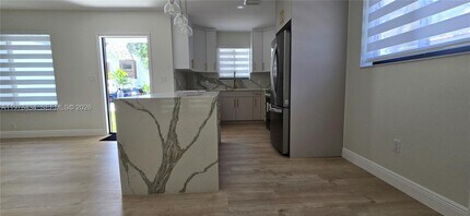 2731 SW 29th Ave in Miami, FL - Building Photo - Building Photo