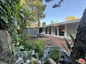12340 Moorpark St in Los Angeles, CA - Building Photo