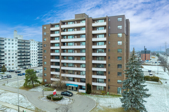 Linwood Apartment in Mississauga, ON - Building Photo - Building Photo