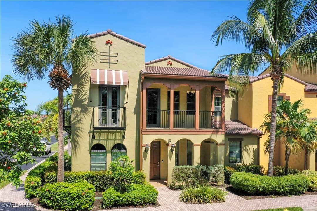 9063 Capistrano St N in Naples, FL - Foto de edificio