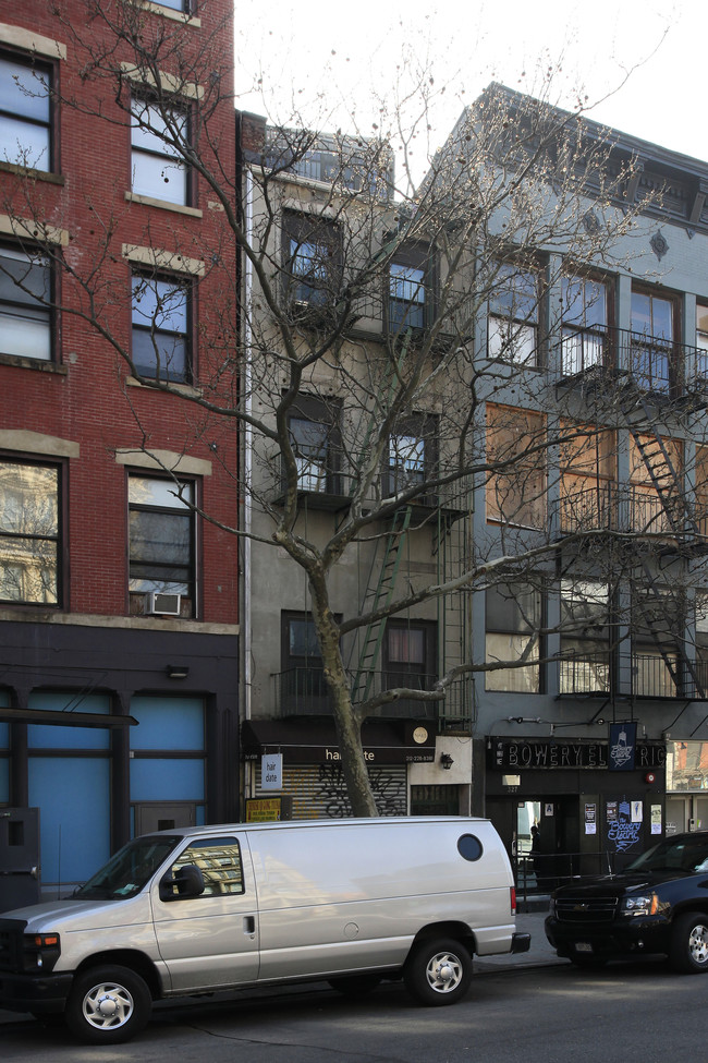 329 Bowery in New York, NY - Foto de edificio - Building Photo