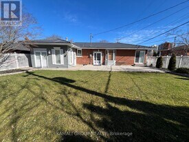 36 Oakridge Ave in St Catharines, ON - Building Photo